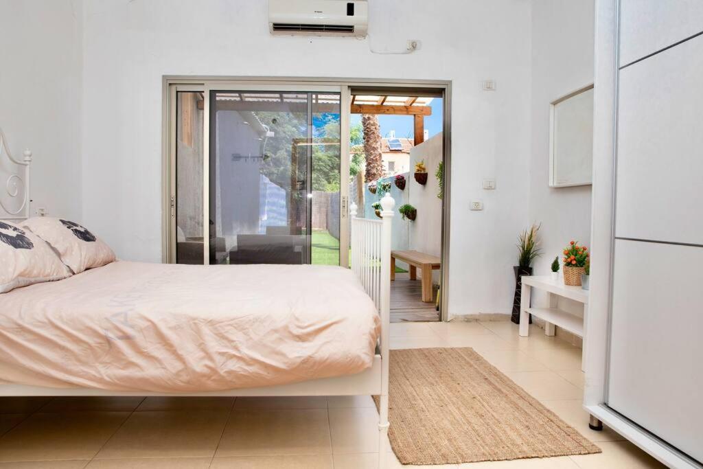 Homey Apartment Near The Beach Hadera Bagian luar foto
