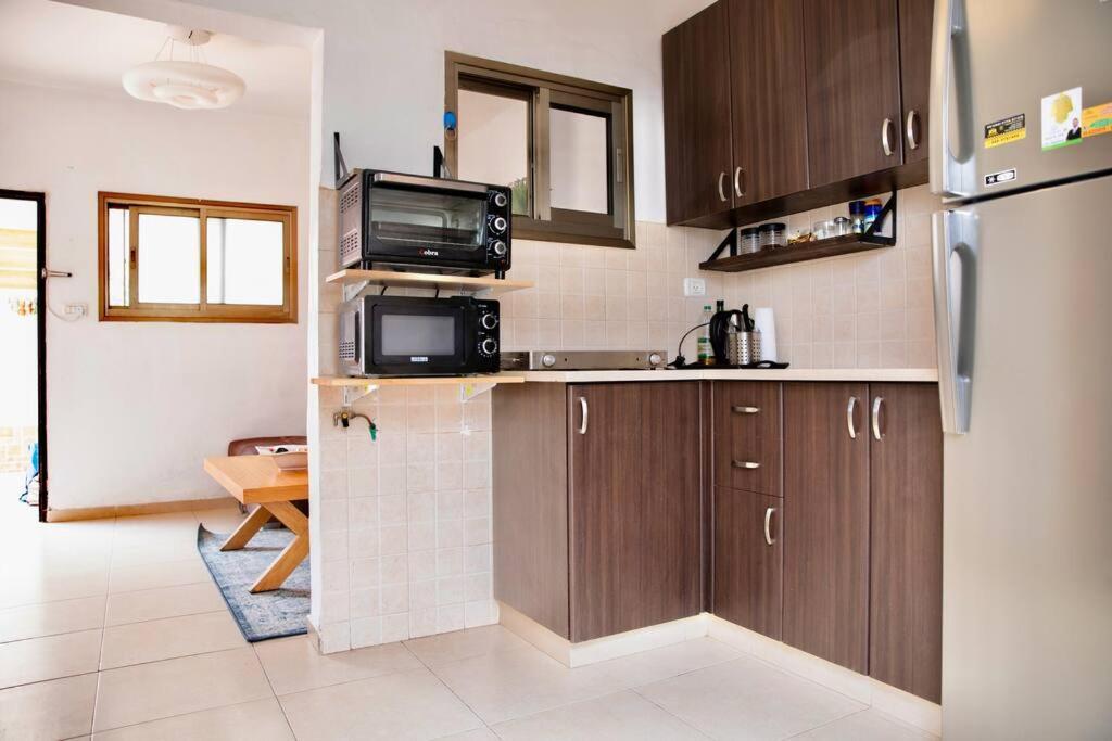 Homey Apartment Near The Beach Hadera Bagian luar foto