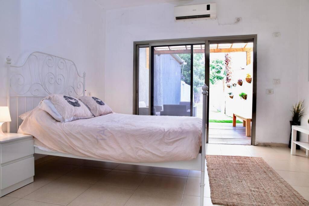 Homey Apartment Near The Beach Hadera Bagian luar foto