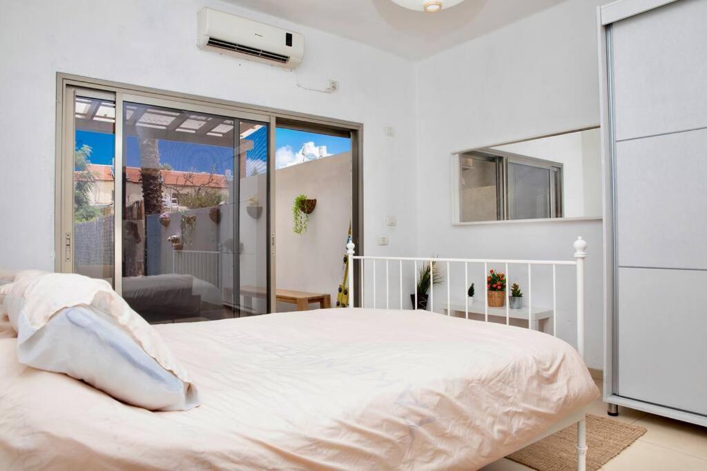 Homey Apartment Near The Beach Hadera Bagian luar foto